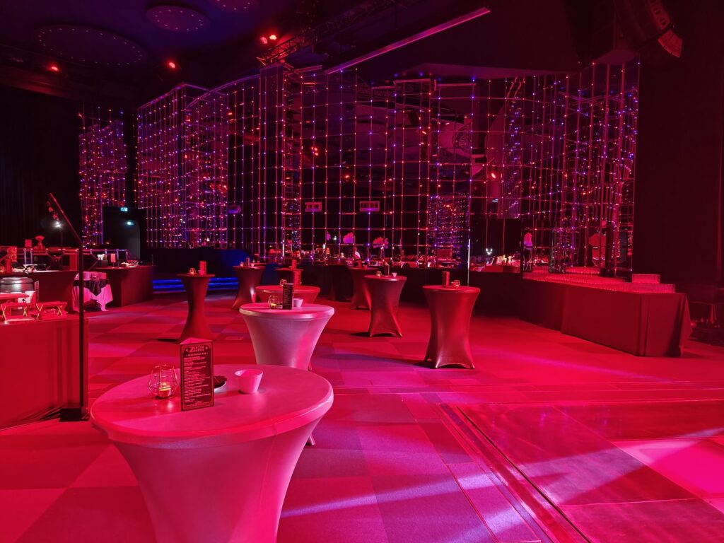 The mirrored room at Jimmyz, Monte-Carlo before the Zebra Technologies guests arrived